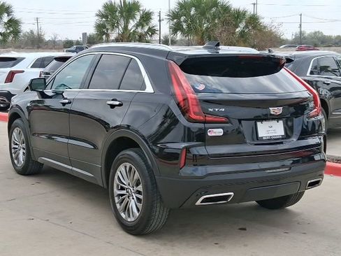 Used 2025 Cadillac XT4 Premium Luxury image 4