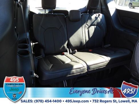 New 2026 Chrysler Pacifica Select image 12
