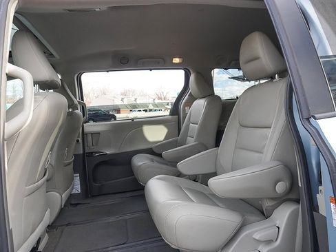 Used 2016 Toyota Sienna XLE image 38