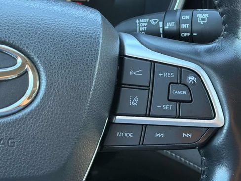 Used 2023 Toyota Highlander Limited AWD/4WD image 12