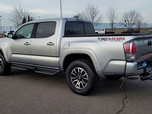 Used 2022 Toyota Tacoma TRD Sport image 6