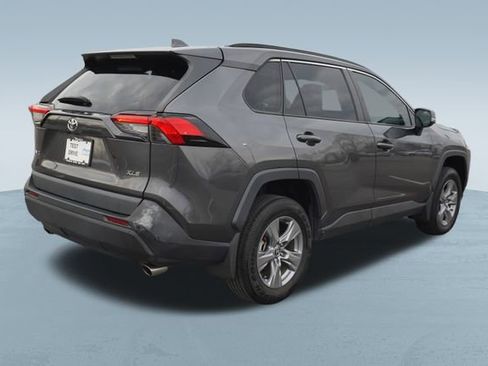 Used 2022 Toyota RAV4 XLE w/ Convenience Package image 8