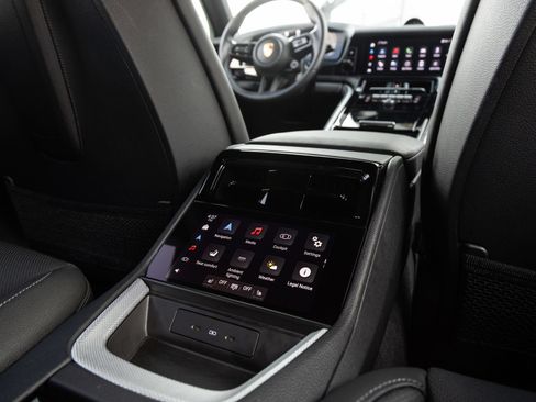 Certified 2025 Porsche Panamera image 28
