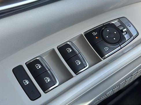 New 2026 Kia Carnival EX FWD image 18