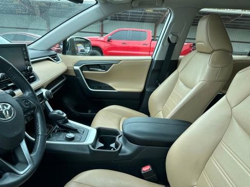 Used 2019 Toyota RAV4 Limited w/ Cold Weather Package AWD/4WD image 6