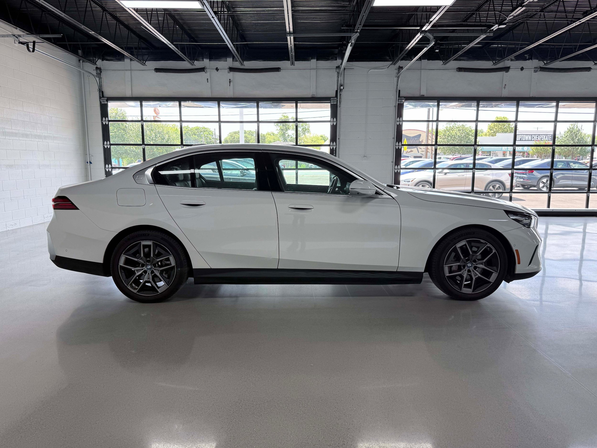 Used 2024 BMW i5 eDrive40i RWD image 6
