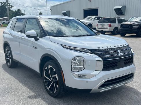 New 2025 Mitsubishi Outlander SE image 7