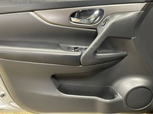 Used 2015 Nissan Rogue AWD image 17