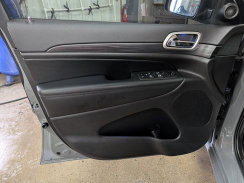 Used 2022 Jeep Grand Cherokee Laredo X image 14