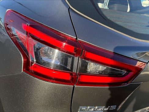 Used 2020 Nissan Rogue Sport SV image 30