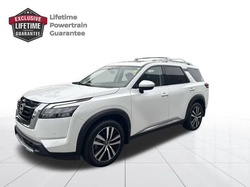 Certified 2025 Nissan Pathfinder Platinum w/ Cargo Package FWD image 1