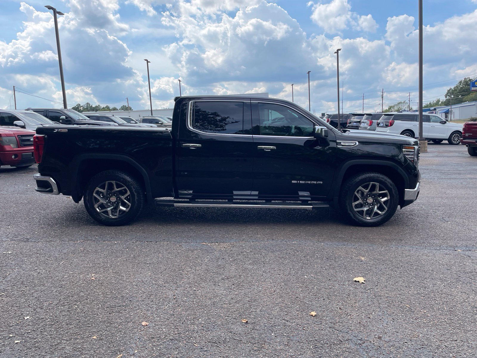 Used 2025 GMC Sierra 1500 SLT AWD/4WD image 7