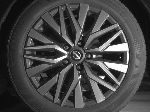 Used 2025 Nissan Altima 2.5 SV FWD image 14