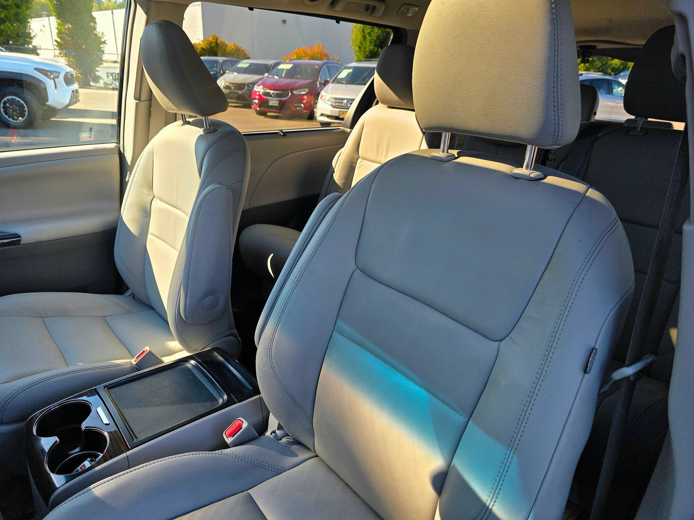 Used 2017 Toyota Sienna XLE w/ XLE Navigation Package FWD image 41