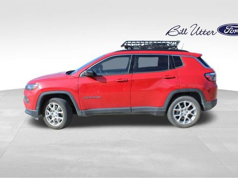 Used 2023 Jeep Compass Latitude image 8