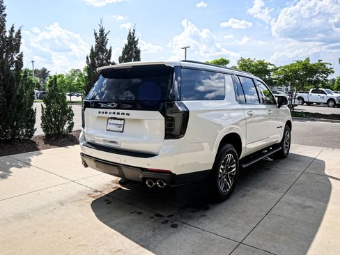 Used 2026 Chevrolet Suburban Z71 w/ Comfort Package image 10