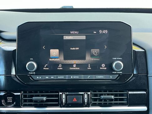 Used 2025 Nissan Pathfinder SV image 17