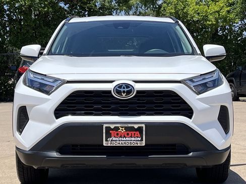 Used 2025 Toyota RAV4 XLE AWD/4WD image 7