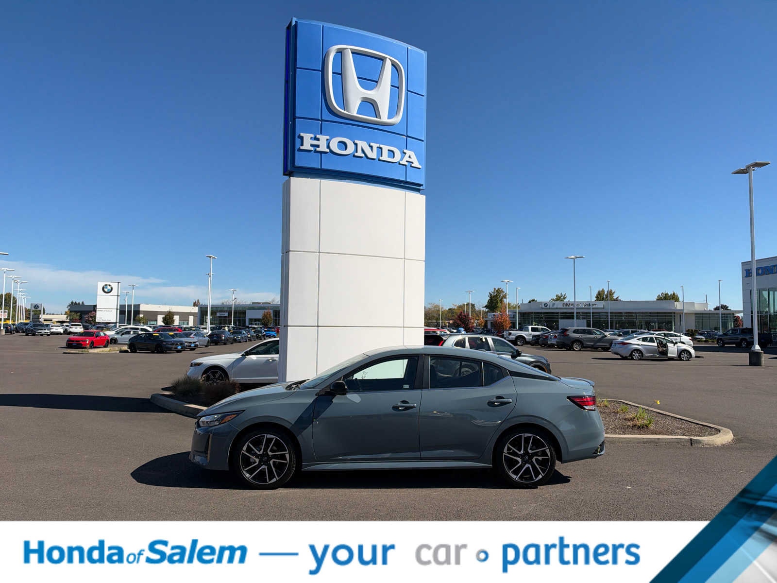 Used 2025 Nissan Sentra SR FWD image 3