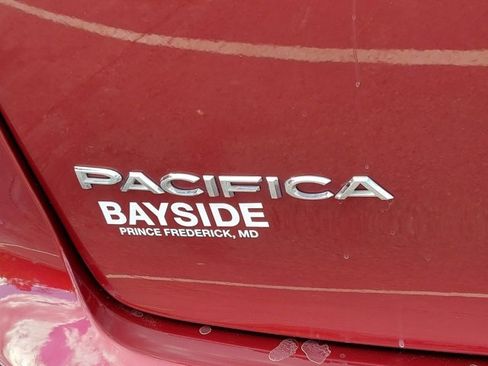 Used 2022 Chrysler Pacifica Touring-L image 41