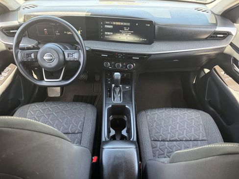 Used 2025 Nissan Kicks SV image 16