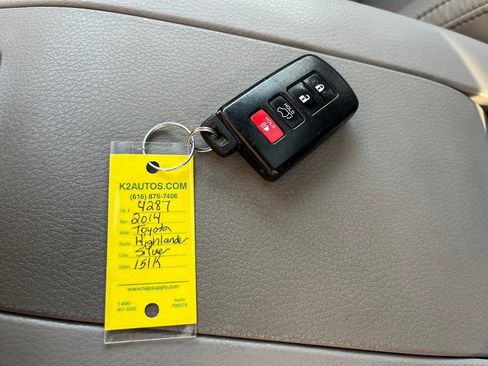 Used 2014 Toyota Highlander Limited image 15