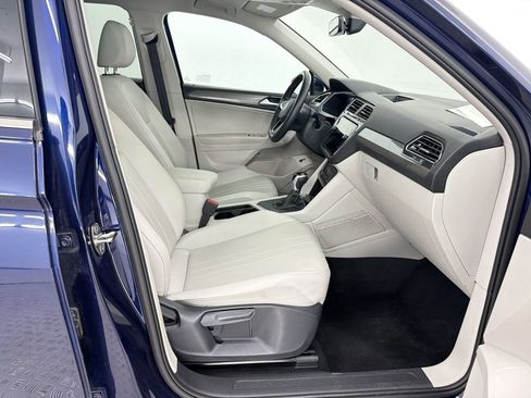 Used 2024 Volkswagen Tiguan SE image 25