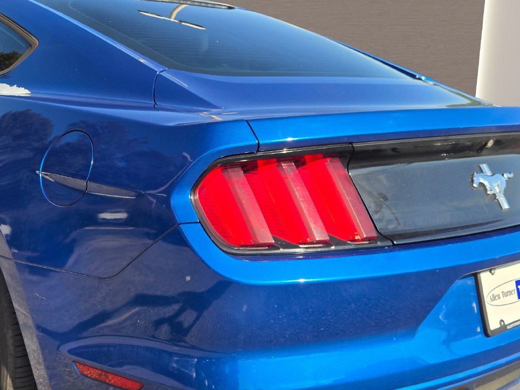 Used 2017 Ford Mustang Coupe RWD image 9