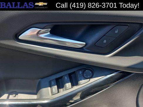 Certified 2025 Chevrolet Equinox LT FWD image 24