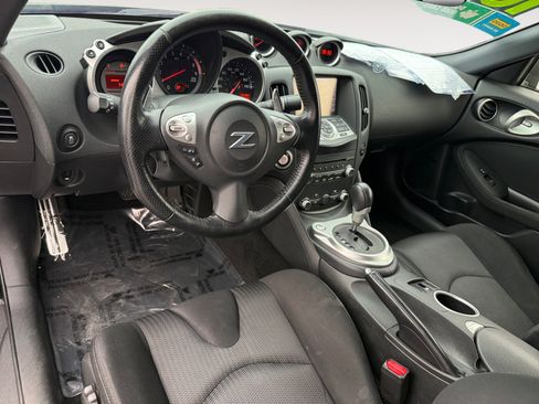 Used 2018 Nissan 370Z Coupe RWD image 15