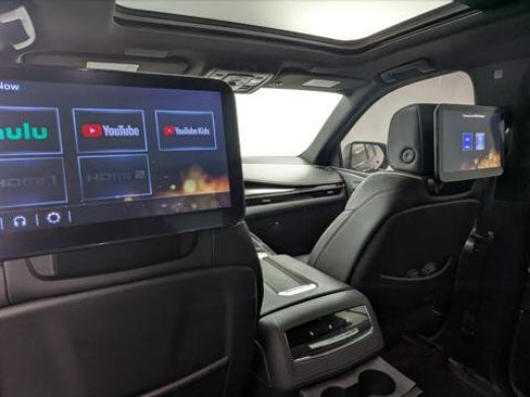 Used 2023 Cadillac Escalade Sport AWD/4WD image 28