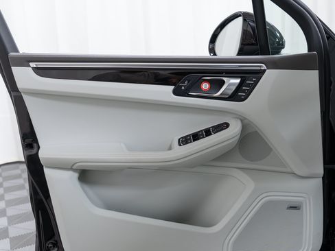 Certified 2021 Porsche Macan AWD/4WD image 14