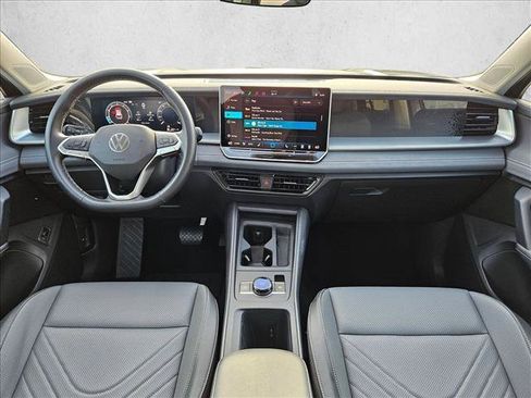 Used 2026 Volkswagen Tiguan SE AWD/4WD image 16