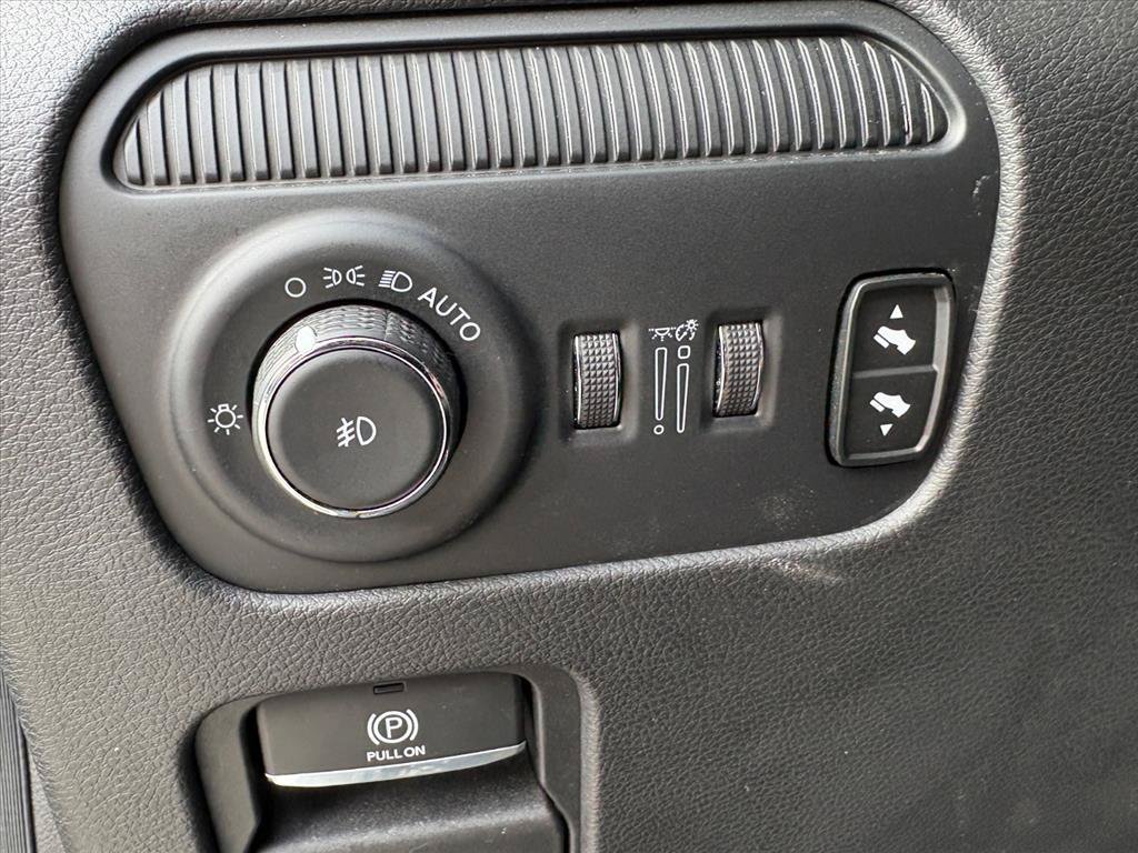 Used 2024 Jeep Wagoneer Series III AWD/4WD image 15