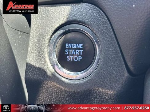 Used 2022 Toyota RAV4 XLE AWD/4WD image 31