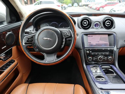 Used 2011 Jaguar XJ L RWD image 21