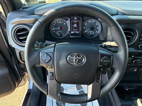 Used 2021 Toyota Tacoma TRD Off-Road image 17