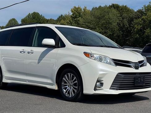 Used 2020 Toyota Sienna XLE Premium FWD image 5