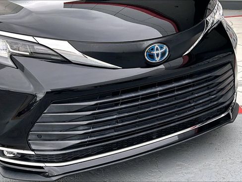 Certified 2022 Toyota Sienna XLE image 31