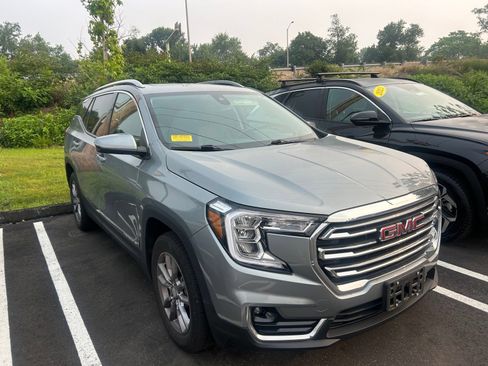 Used 2023 GMC Terrain SLT w/ LPO, Floor Liner Package AWD/4WD image 2