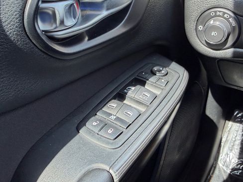 Used 2015 Jeep Cherokee Latitude image 16