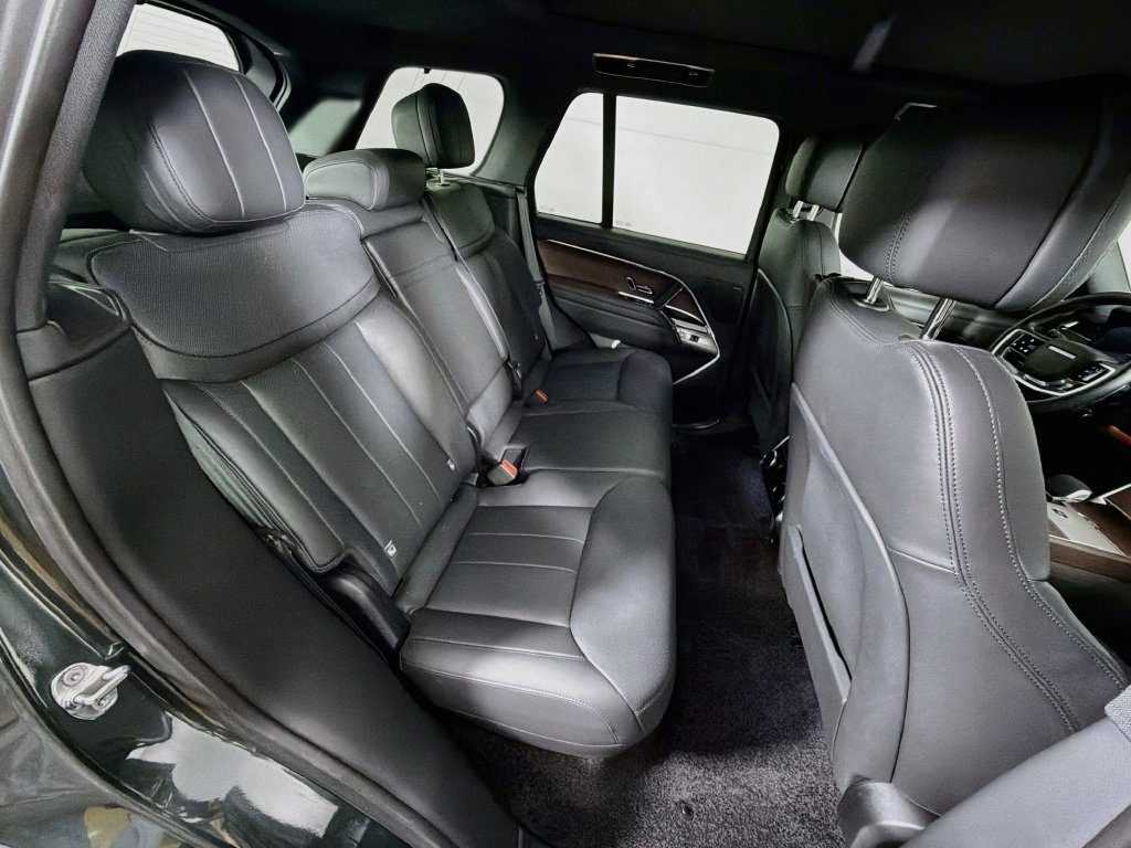 Used 2025 Land Rover Range Rover SE AWD/4WD image 29