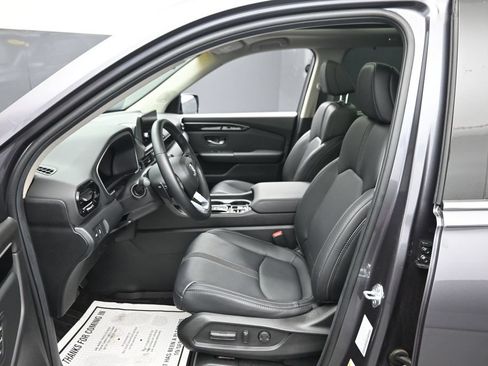Used 2025 Honda Pilot Touring image 16