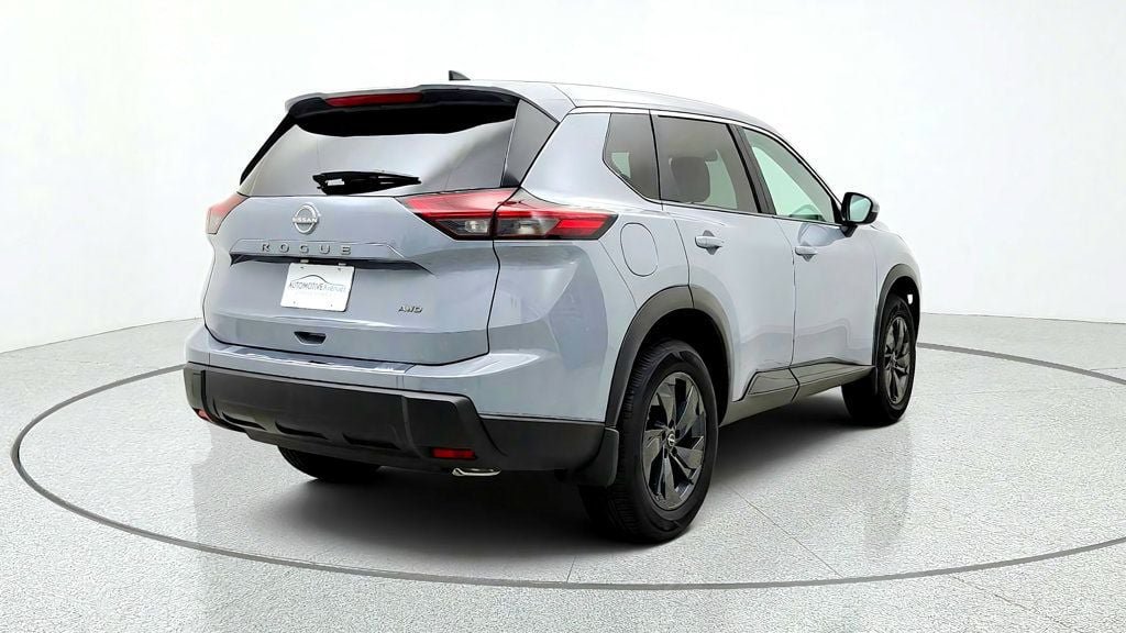 Used 2026 Nissan Rogue SV w/ Cold Weather Package AWD/4WD image 5