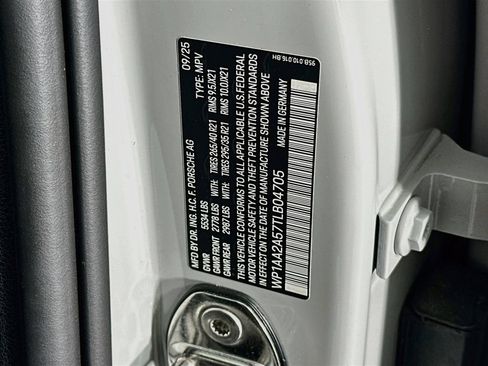 Certified 2026 Porsche Macan AWD/4WD image 35