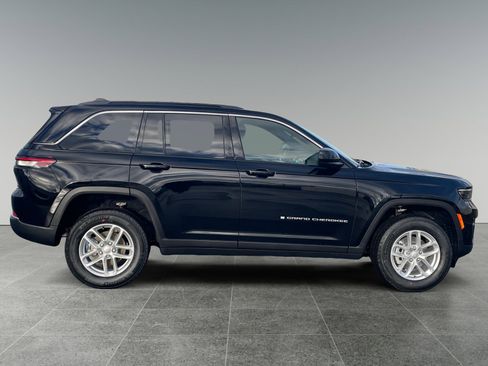 New 2026 Jeep Grand Cherokee Laredo RWD image 6