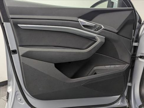 Used 2023 Audi e-tron Premium image 12