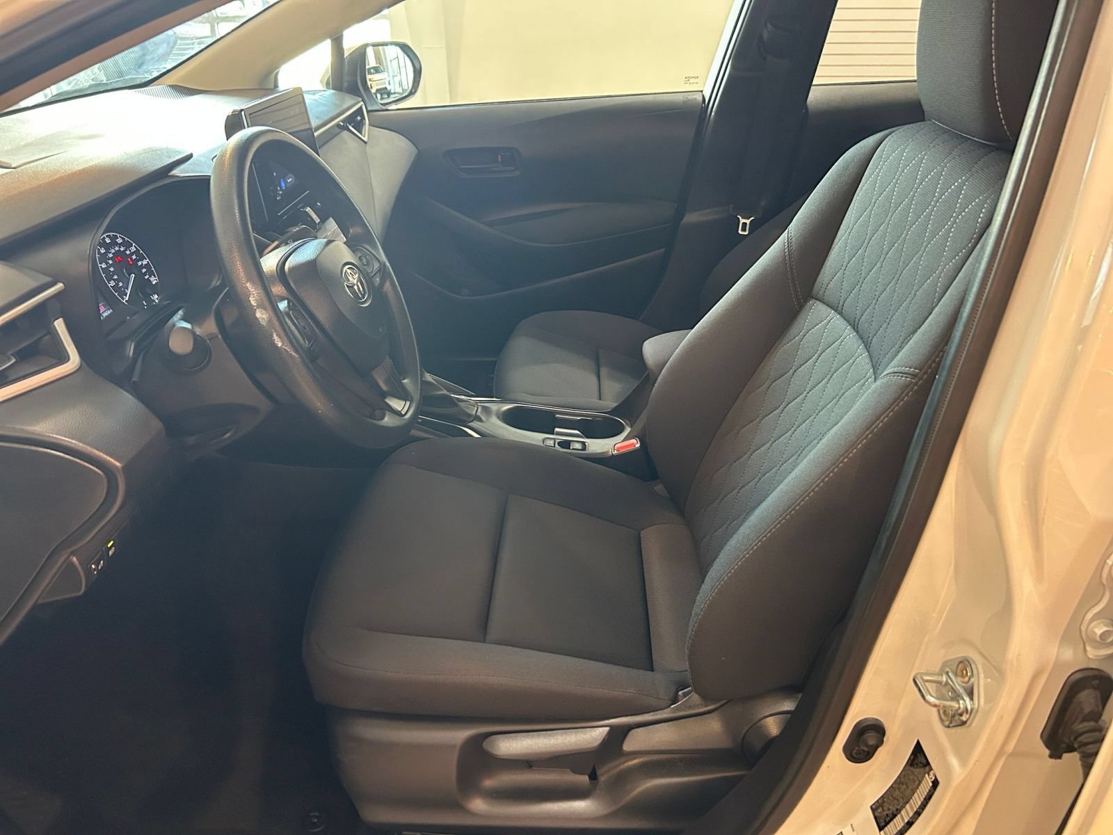 Used 2025 Toyota Corolla LE FWD image 24