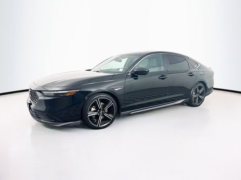 Used 2023 Honda Accord Sport image 3