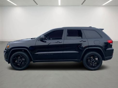 Used 2019 Jeep Grand Cherokee Laredo image 3